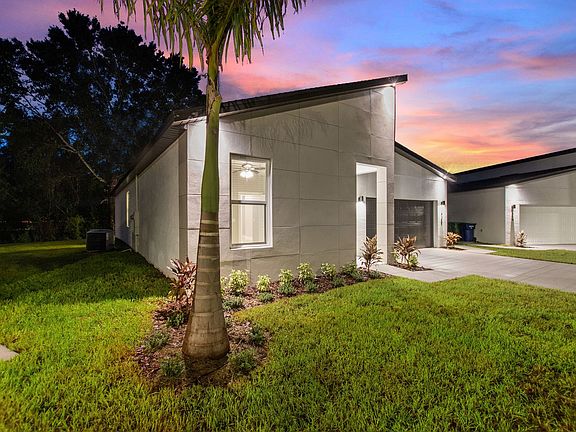 3rd image of 310 Royal Palm Cir