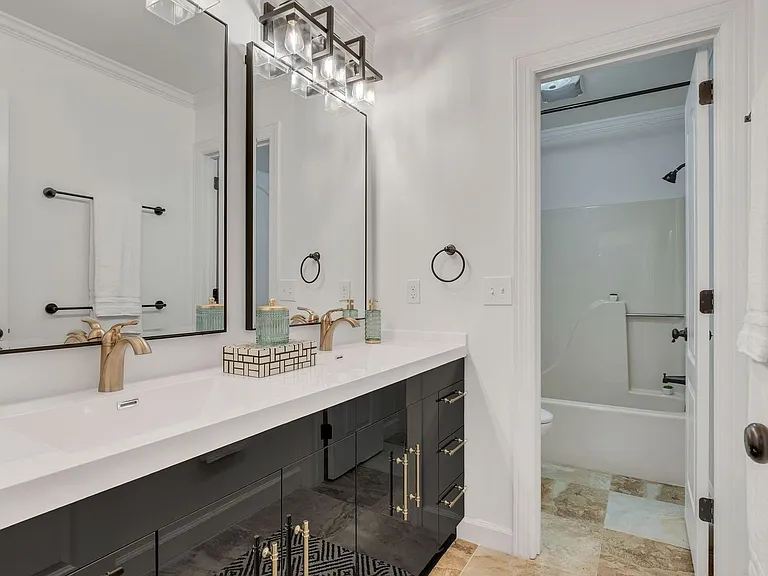 221 Adams Ct — Photo 33