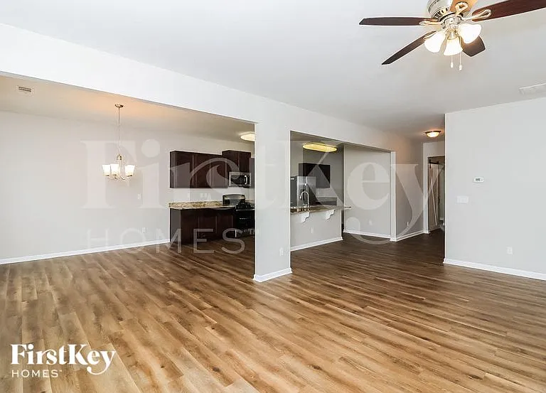 106 Woodbridge Trl — Photo 3