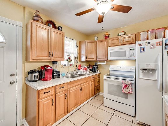 5th image of 3811 Monty Dr