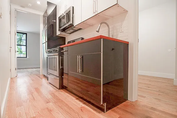 Rented by MySpaceNYC | media 19