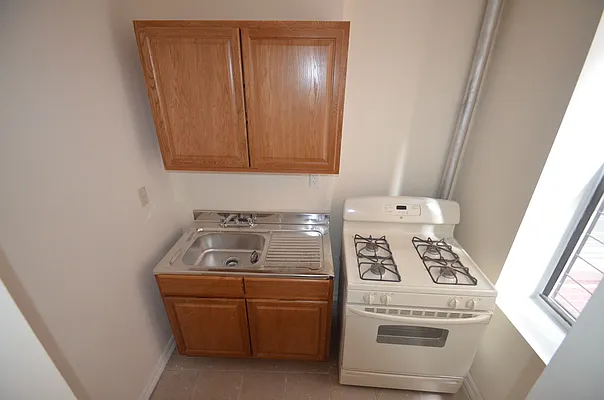 Rented by CITY SKYLINE REALTY INC | media 11