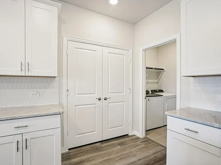 516 Ezra Ln — Photo 12