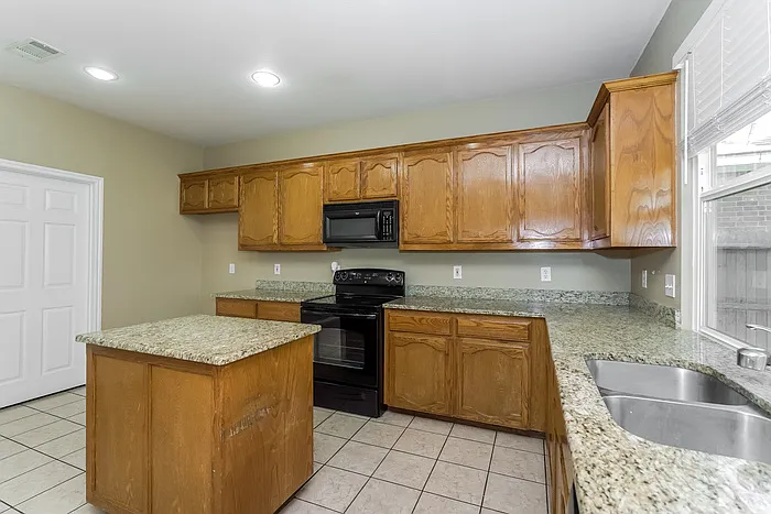 9865 Gallatin Ln — Photo 7