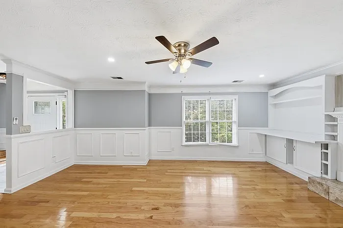 4 bed, 2.5 bath, 2143 sqft, $2,200 — Photo 2