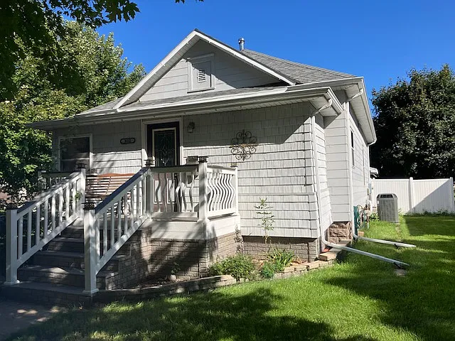 900 E 7th Ave