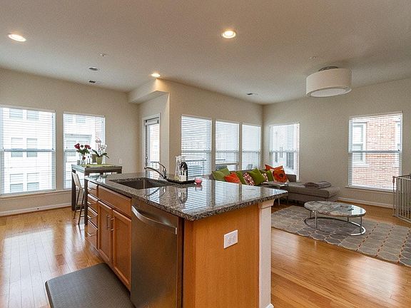 Kitchen and Family Room - 7 Windows!