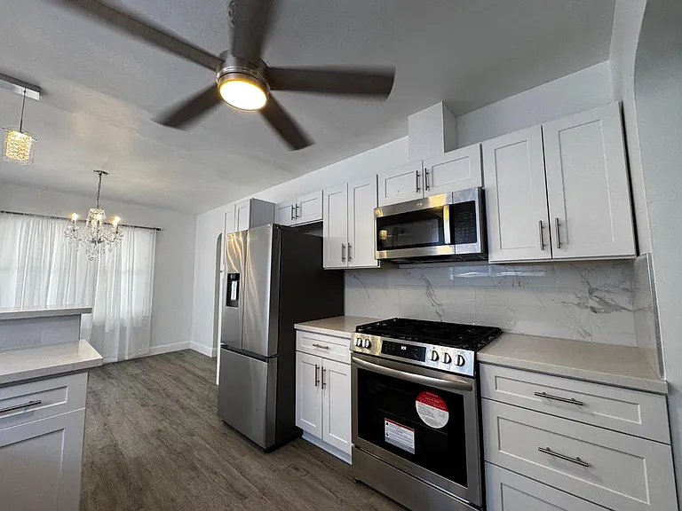 1106 N Fruit Ave — Photo 9