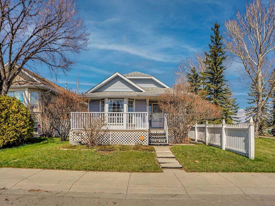 1st image of 90 Martinridge Cres NE
