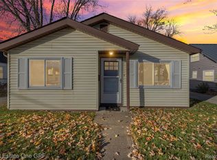 3004 Maplewood Dr, Fort Gratiot, MI 48059