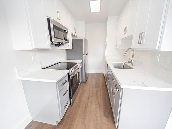 4th image of 11620 Mayfield Ave APT 312