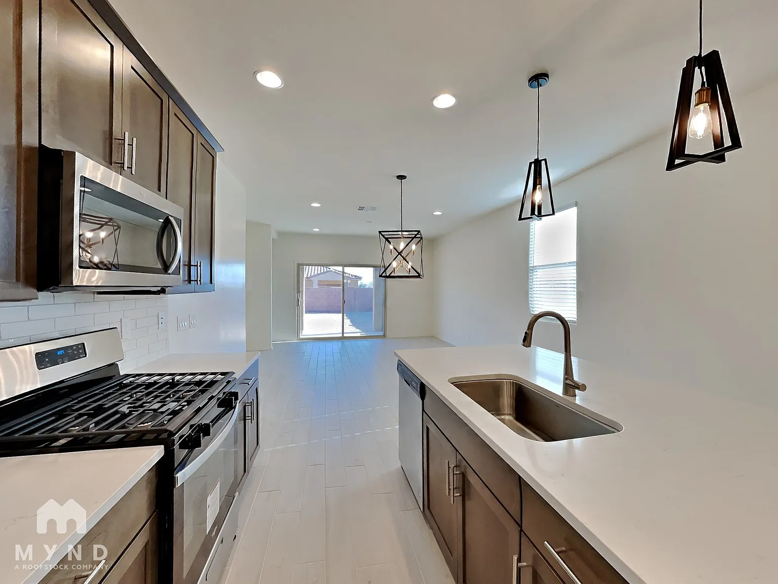 3 bed, 2.0 bath, 1327 sqft, $1,865 — Photo 4