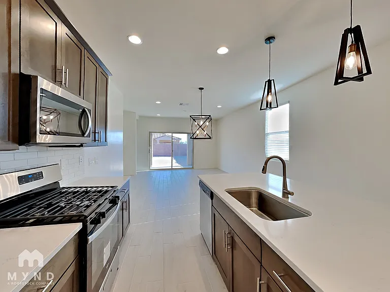 11820 W Rancho Dr — Photo 9