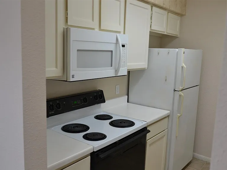 6111 Beverly Hill St #43 — Photo 26