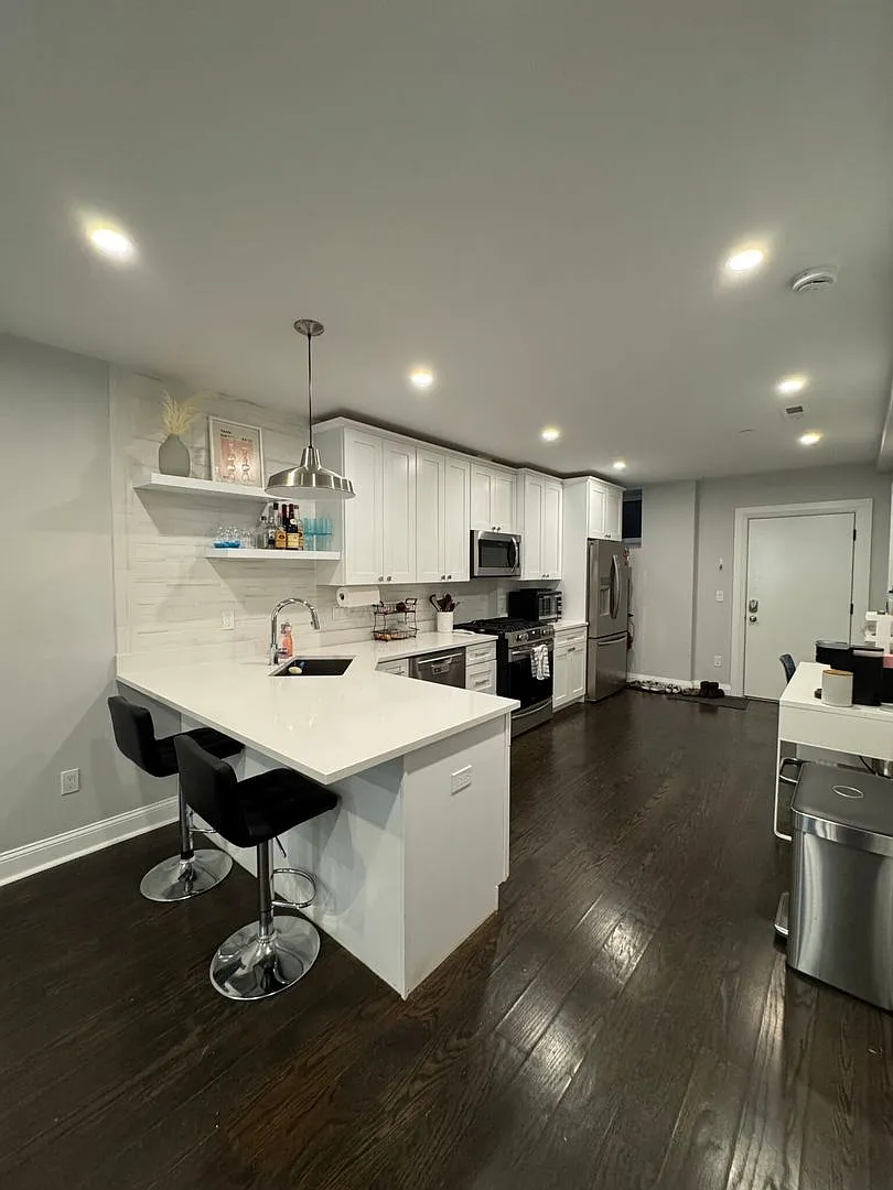 Gorgeous Ultra Modern Cleveland Circle Apt w YT Video Tour! Pictures do it no justice! NO FEE, Ce... — Photo 1