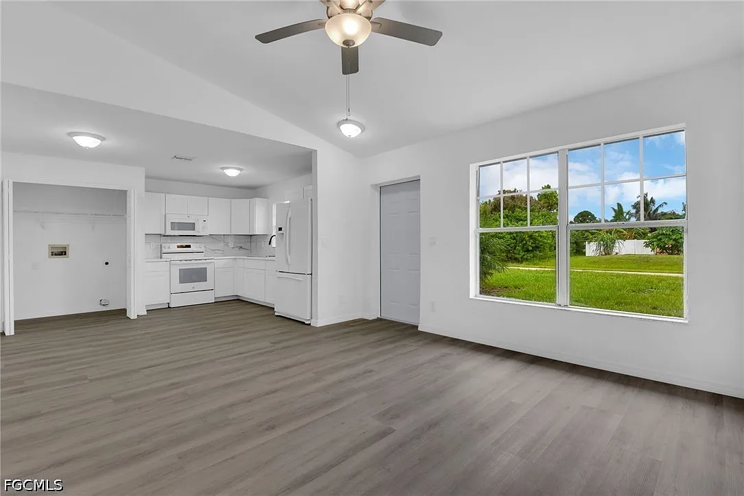 3 bed, 2.0 bath, 988 sqft, $1,800 — Photo 1