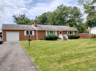 821 Van Buren St, Herndon, VA 20170