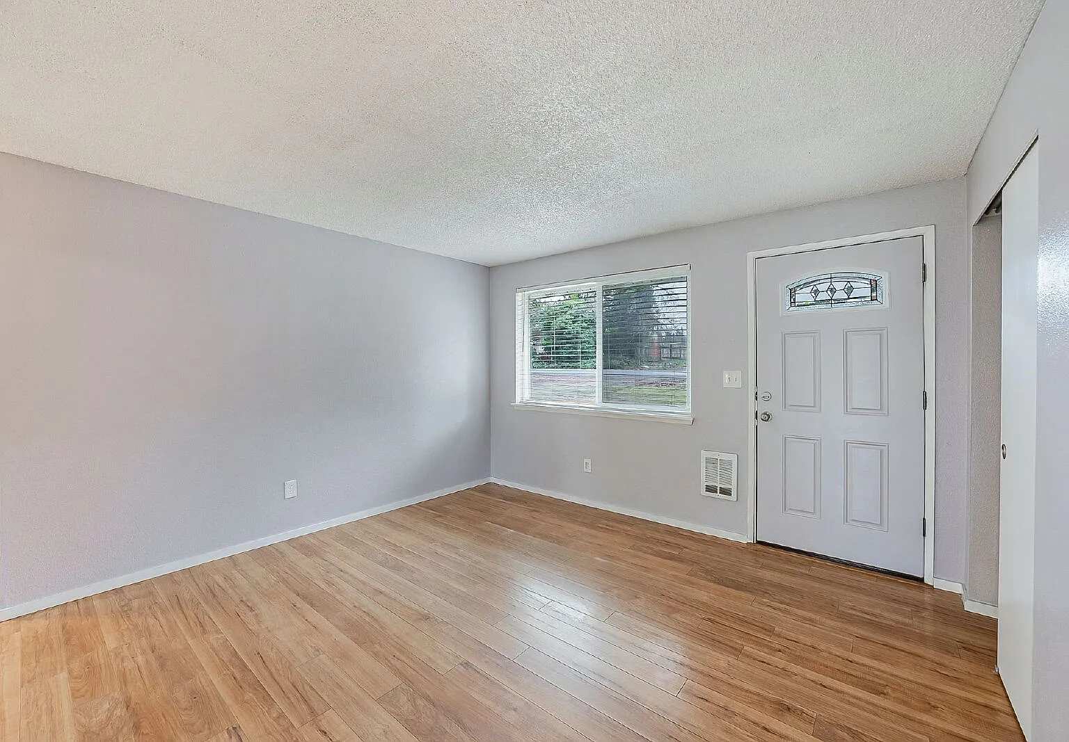 2 bed, 1.0 bath, 788 sqft, $1,995 — Photo 2