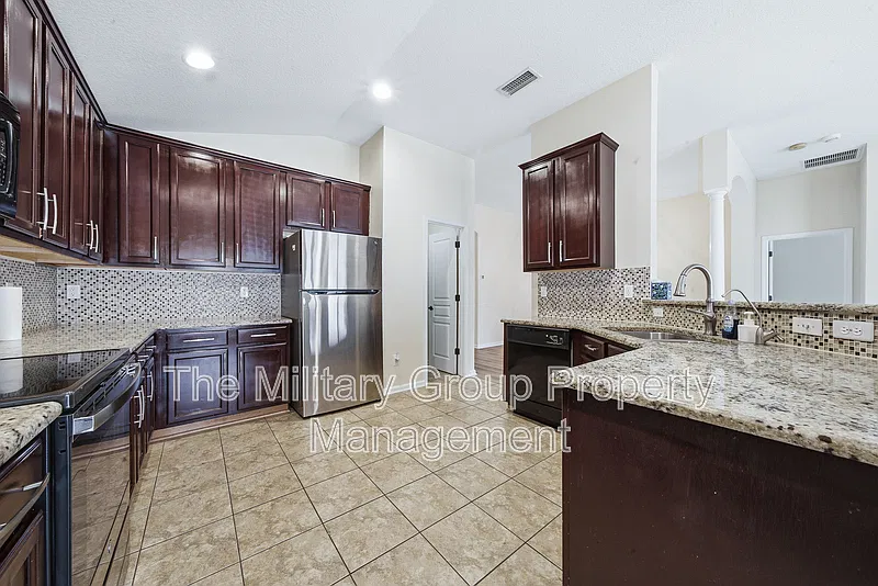 4 bed, 3.0 bath, 2198 sqft, $2,500 — Photo 4