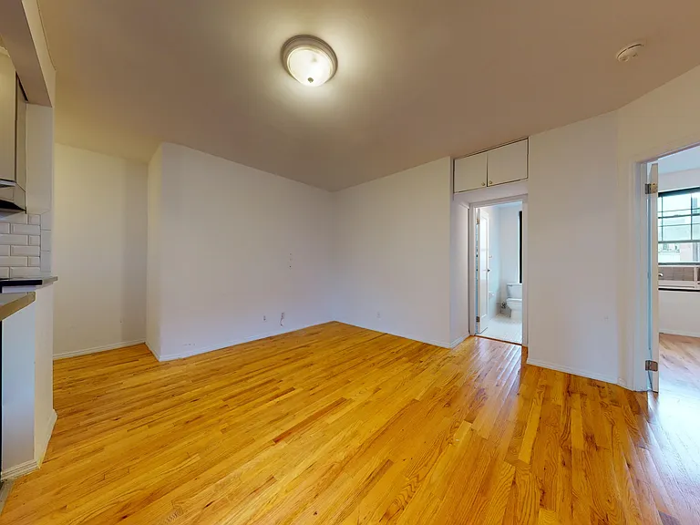 240 Waverly Pl #56 — Photo 6