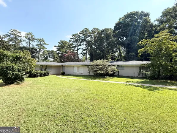 802 Kenilworth Cir, Stone Mountain, GA 30083