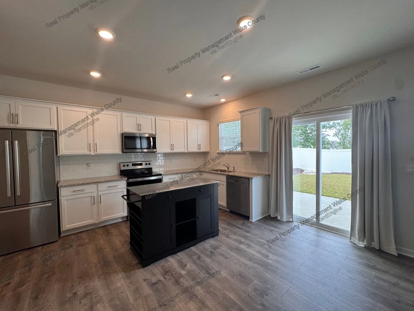 4 bed, 2.5 bath, 1675 sqft, $1,995 — Photo 2