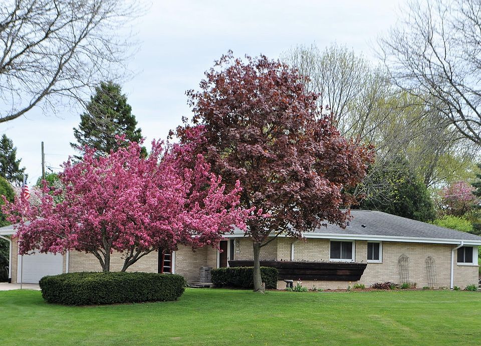 1st image of N51W16539 Fair Oak Ct