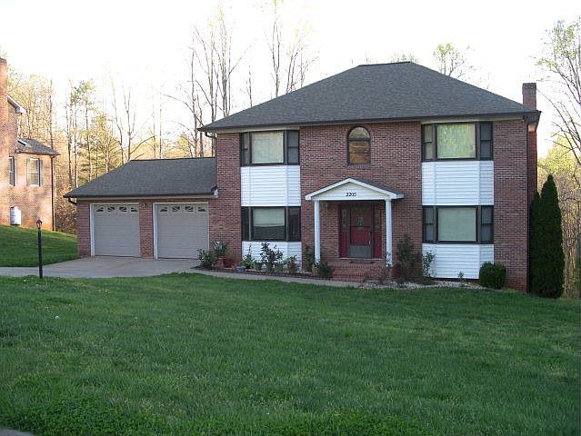 1st image of 2205 Meadowood Ln