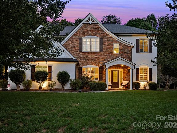 3rd image of 115 Lakeshore Hills Dr