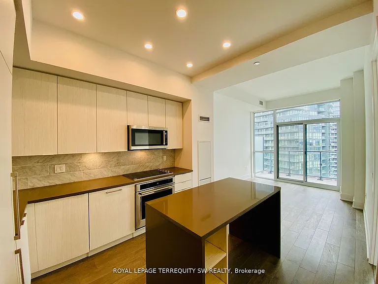 38 Iannuzzi St #LPH09 — Photo 4