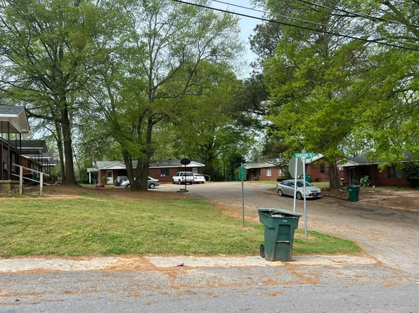 301 Paradise Ct, Greenwood, SC 29646