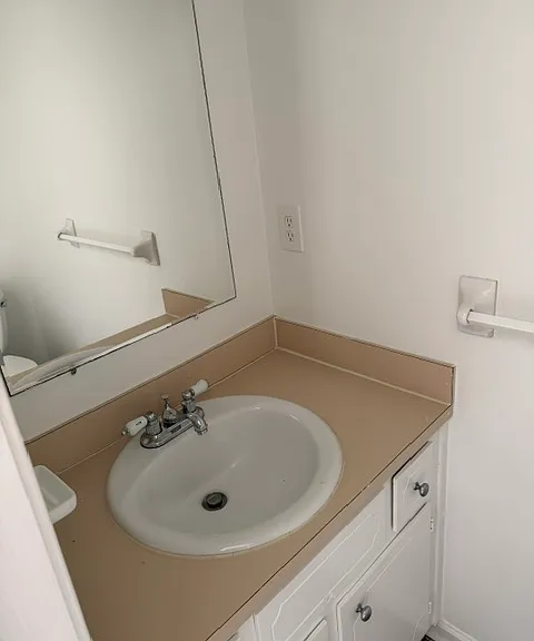 2430 Hampstead Dr — Photo 8