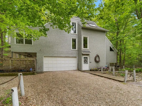 604 Pine Ln, Sawyer, MI 49125