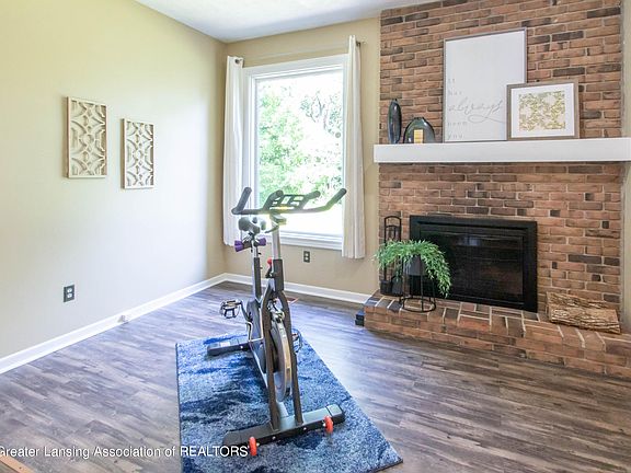 3rd image of 1235 Chartwell Carriage Way N