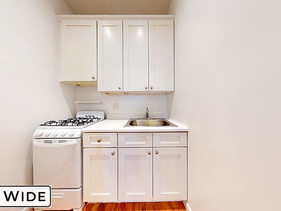 3rd image of 790 Lexington Ave