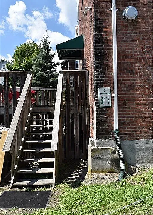 7 Schneider Ave #2