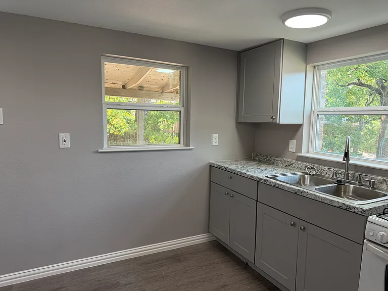2304 N Elm St #A — Photo 10