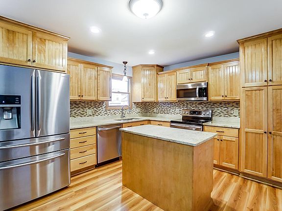 5th image of 120 Lantern Ln
