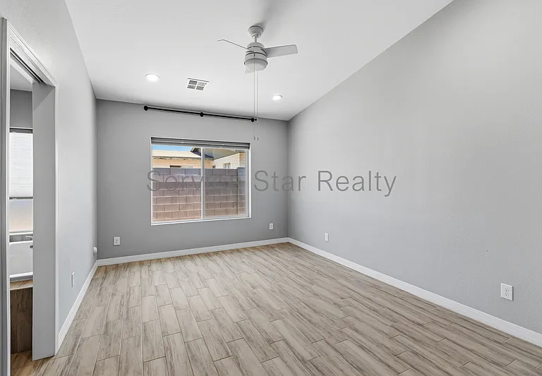1556 W 5th St — Photo 13