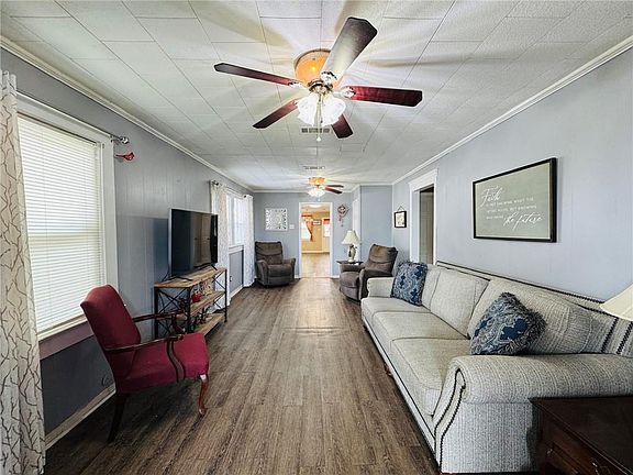 2nd image of 961 Avenue A