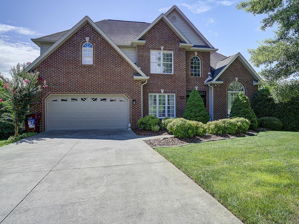 1st image of 409 Emerald Chase Cir