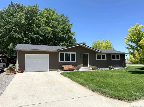 1541 Park St, Imperial, NE 69033