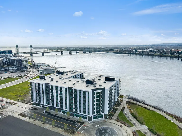 The Columbia at the Waterfront — Photo 50