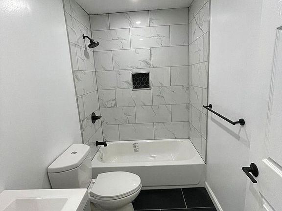 5th image of 438-440 Broadway #2B