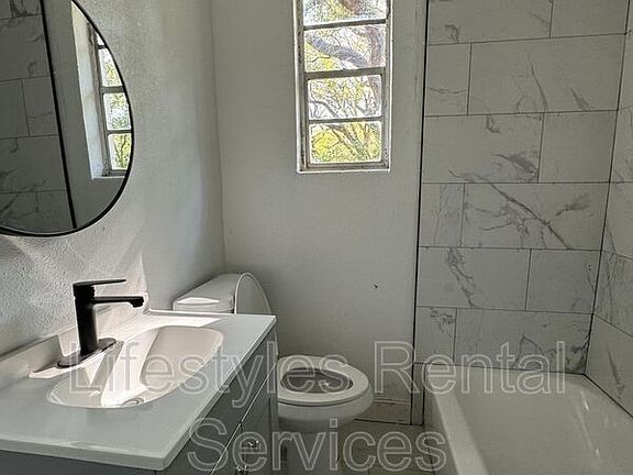 4th image of 1656 Winthrop St