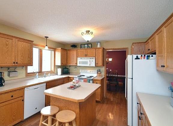 5th image of 9067 Regent Parkway
