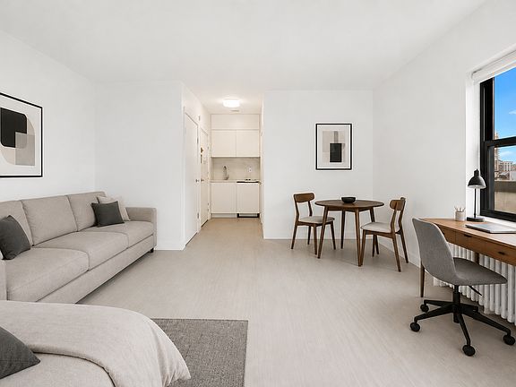 3rd image of 140 W 69th St Unit Penthouse 1