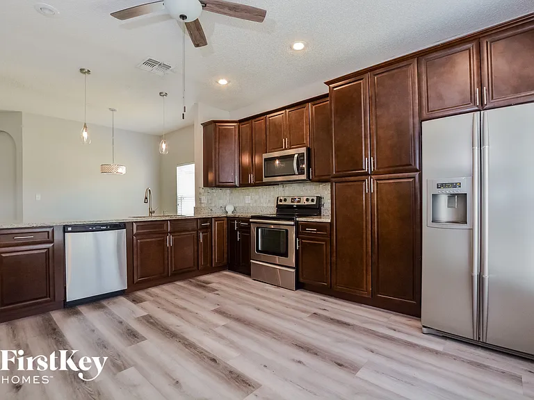4810 Waterside Pointe Cir — Photo 6