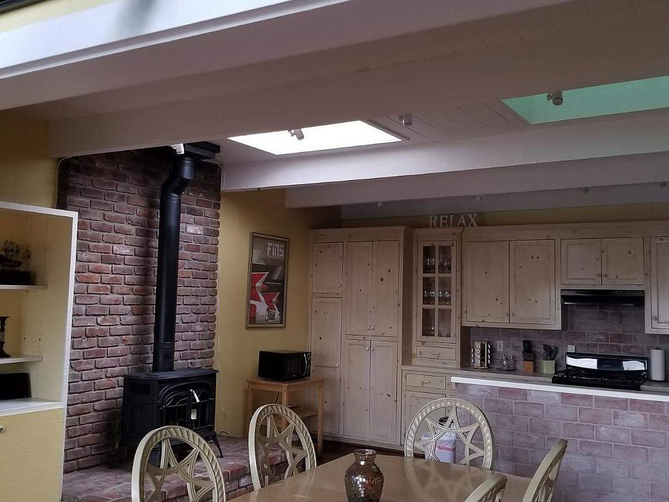 Dining table with leaf