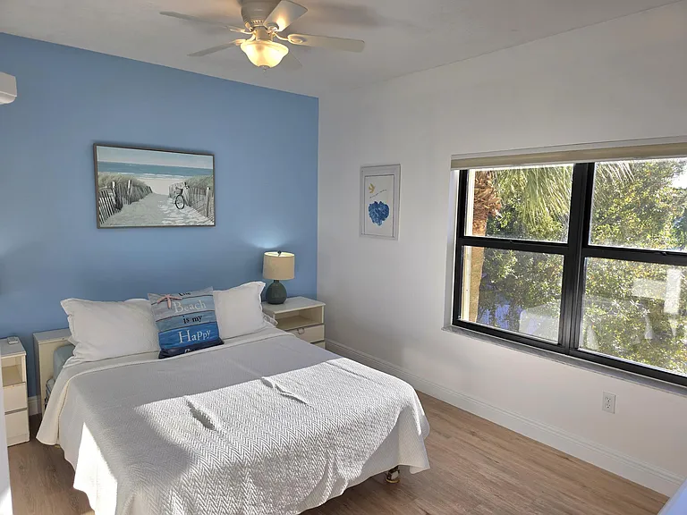 300 Uno Lago Dr #305 — Photo 20